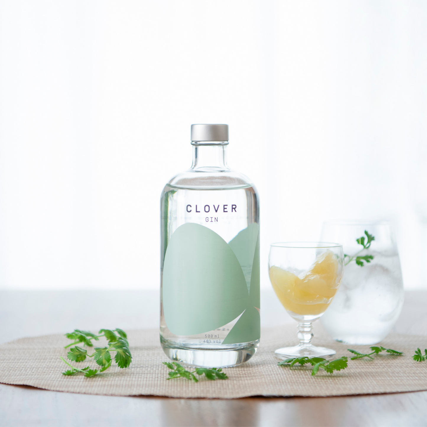 【洋梨の甘い香りが広がる】クローバージン 500ml 40度